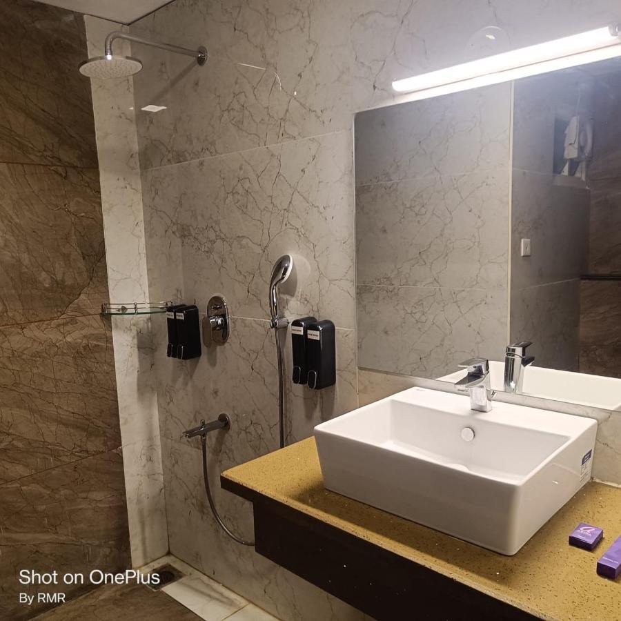 Astra Hotels & Suites Whitefield Near To Nallurahalli Metro Station And Ktpo Bangalore Exterior foto